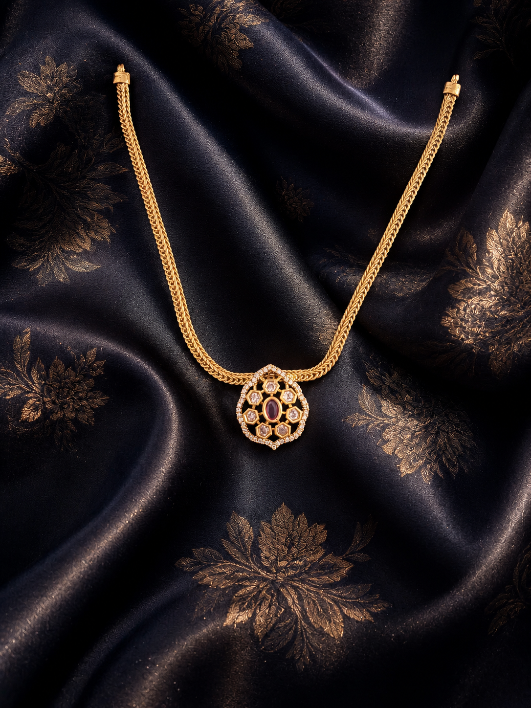 Rithya Pendant Necklace & Stud Earrings