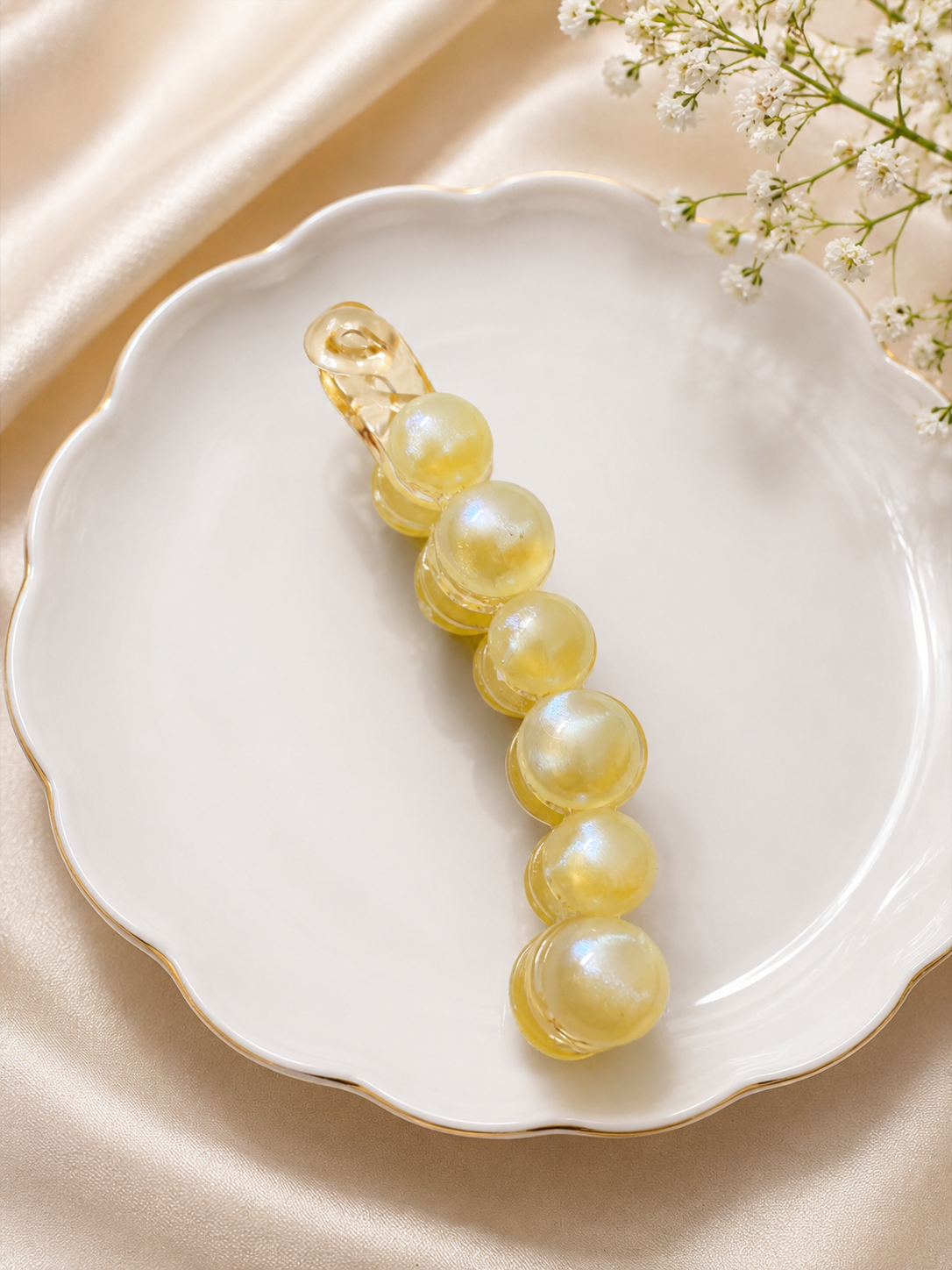 Luna Pearl Banana Hair Clip