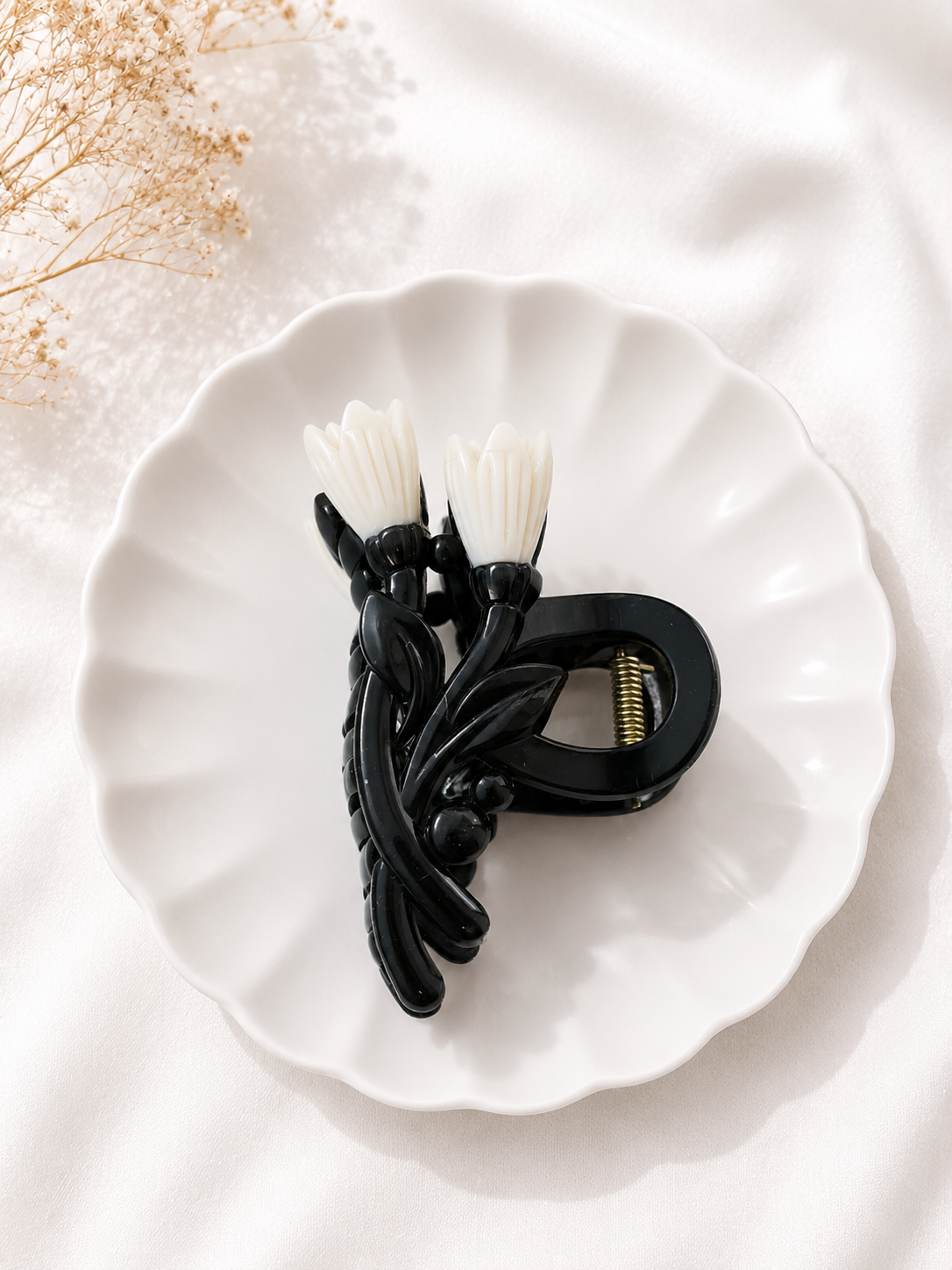 Tulip Glow Hair Claw