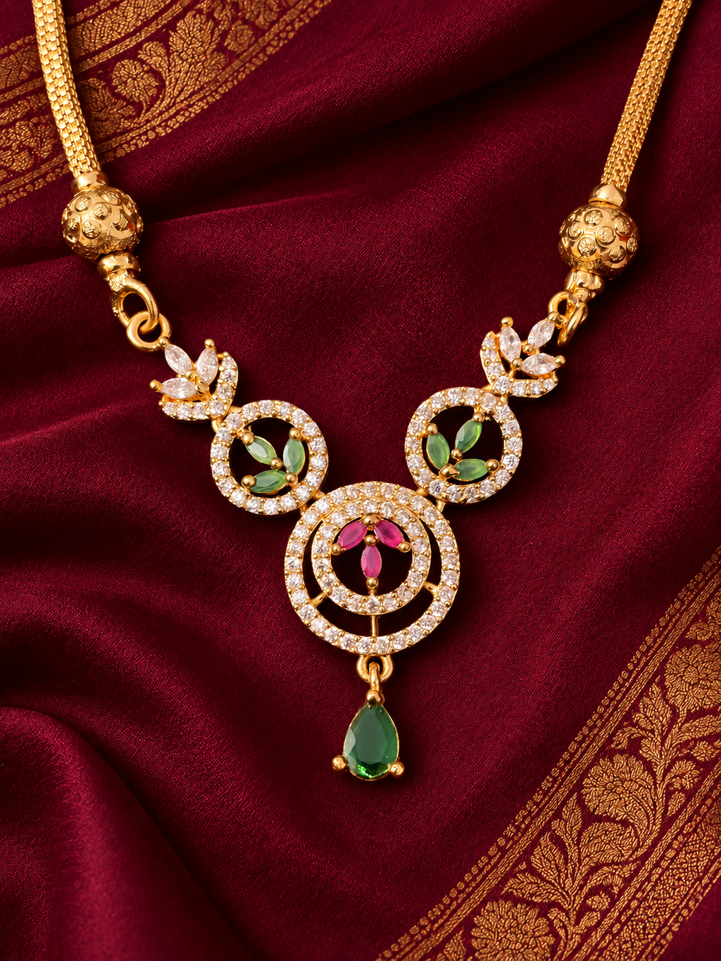 Vennila Ratna Pendant Chain
