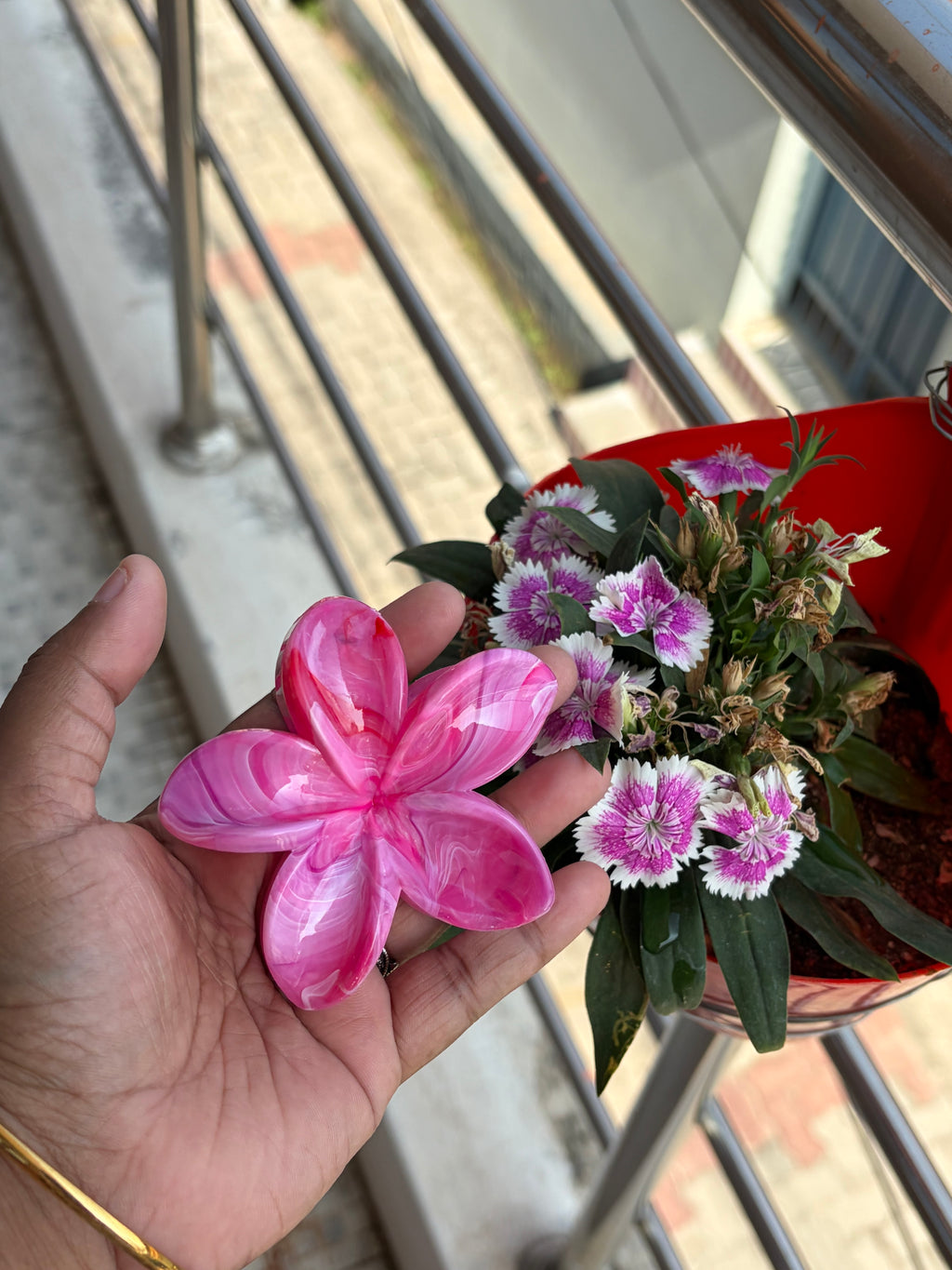 Pink Marble Flower Hair Clip 🌸