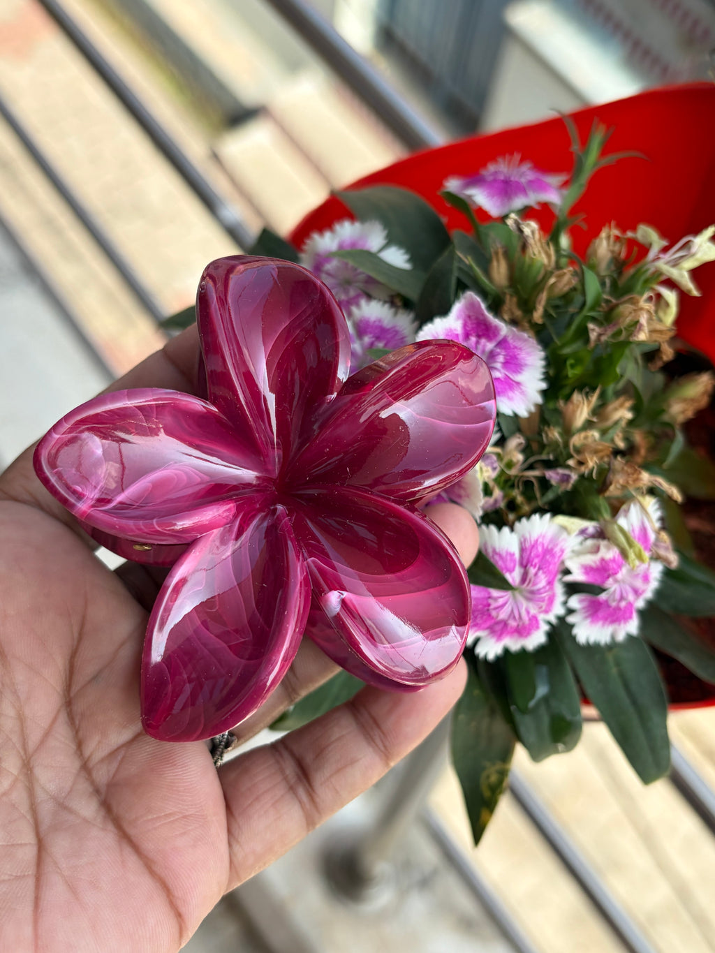 Maroon Marble Flower Hair Clip 🌸