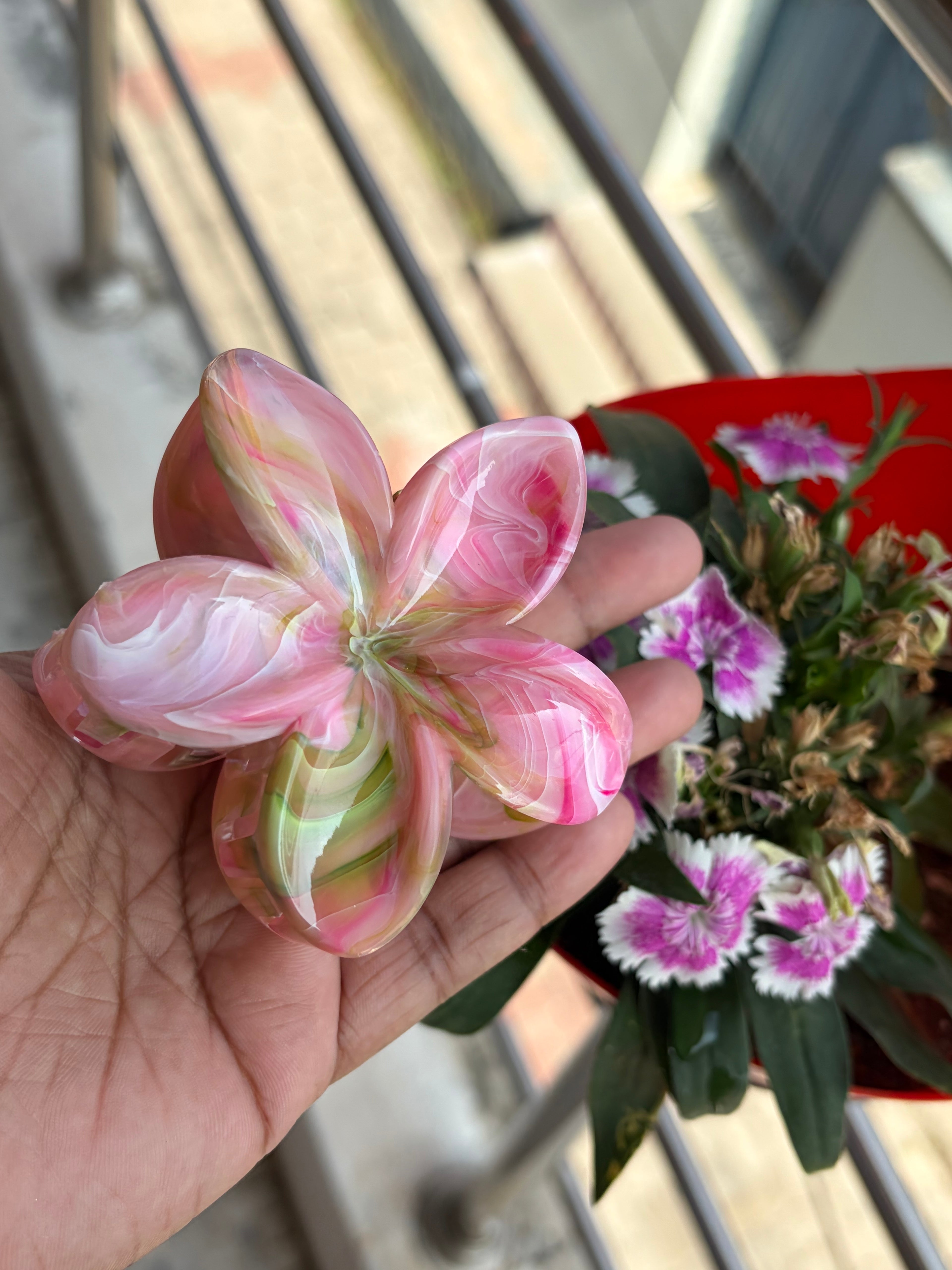 Multicolour Marble Flower Hair Clip 🌸