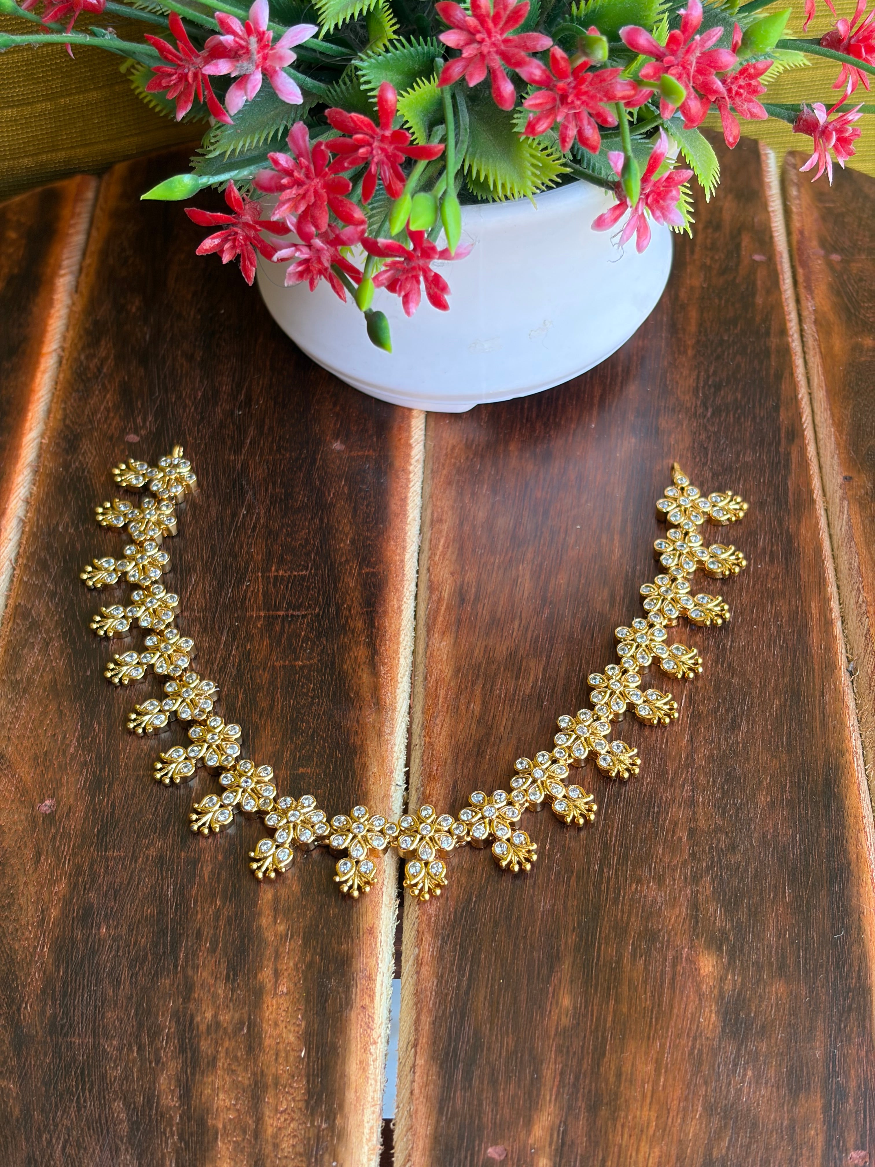 Elegant Floral Crystal Necklace Set