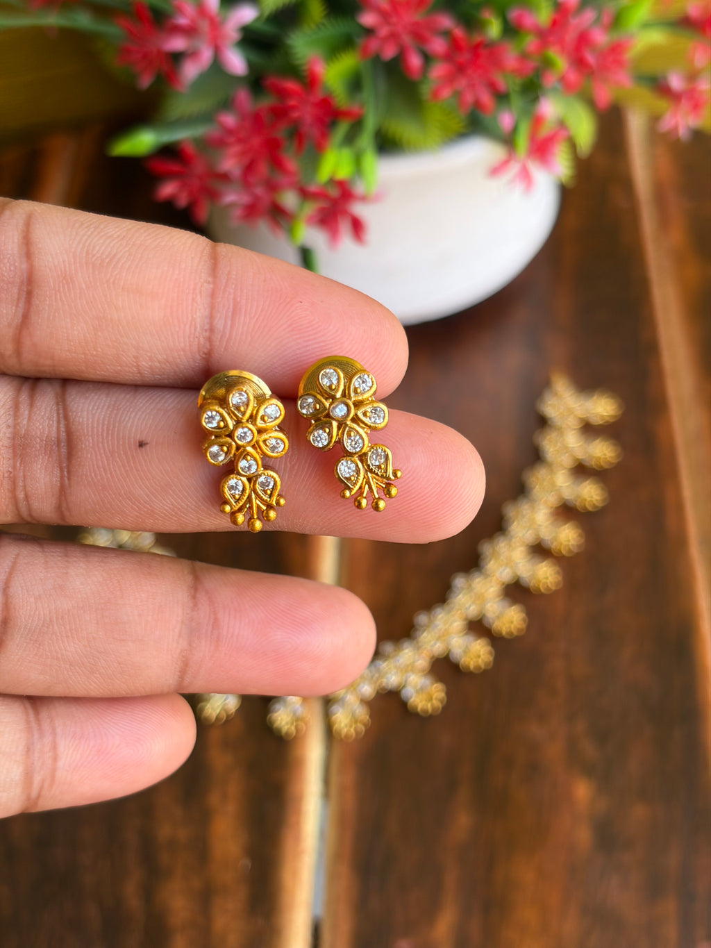 Elegant Floral Crystal Necklace Set