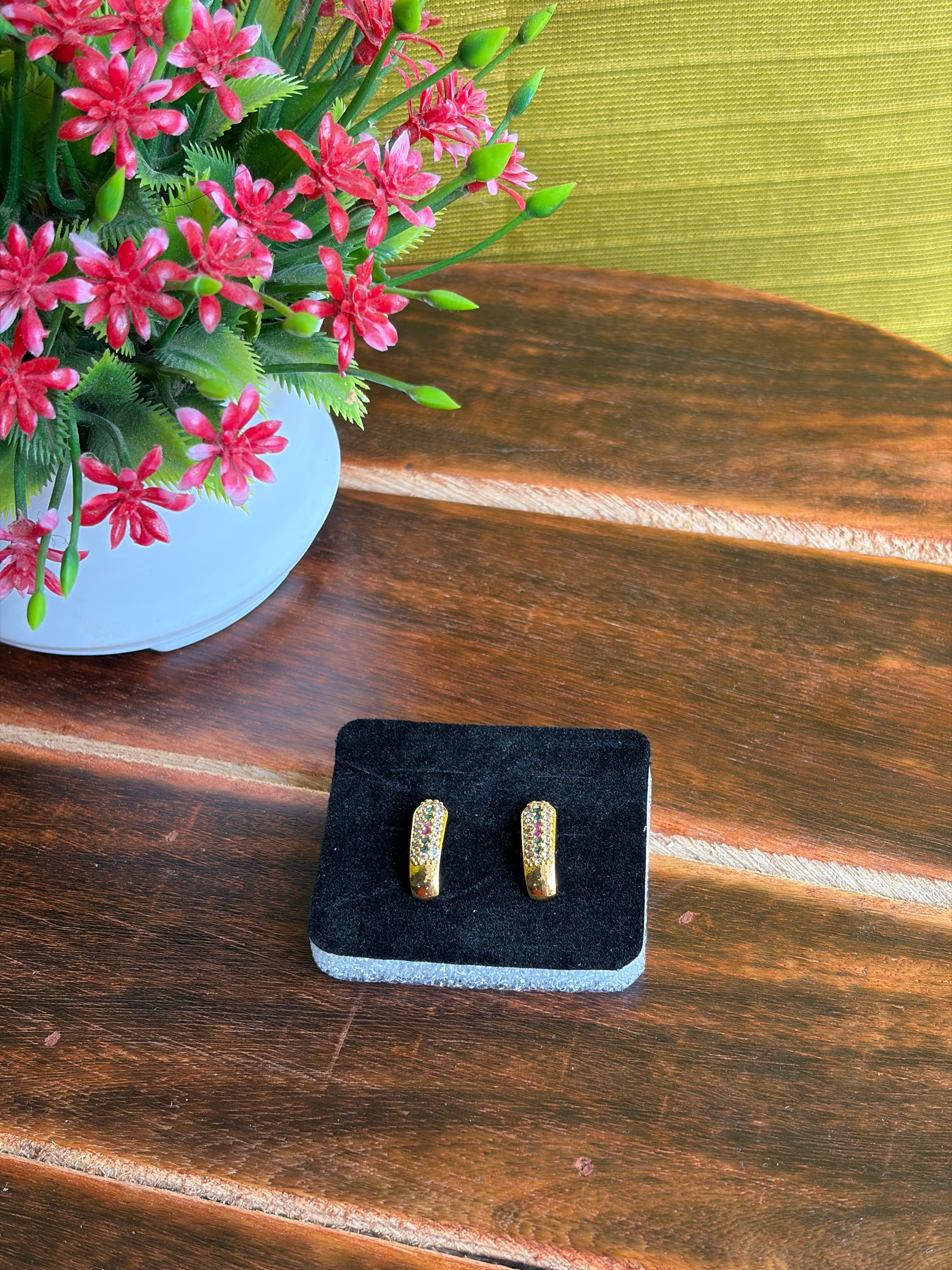 Golden Sparkle Stud Earrings – Lightweight Daily Wear