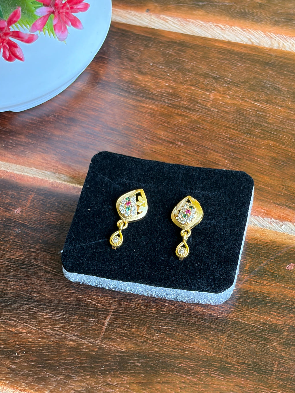 Golden Floral Crystal Drop Earrings – Lightweight Daily Wear