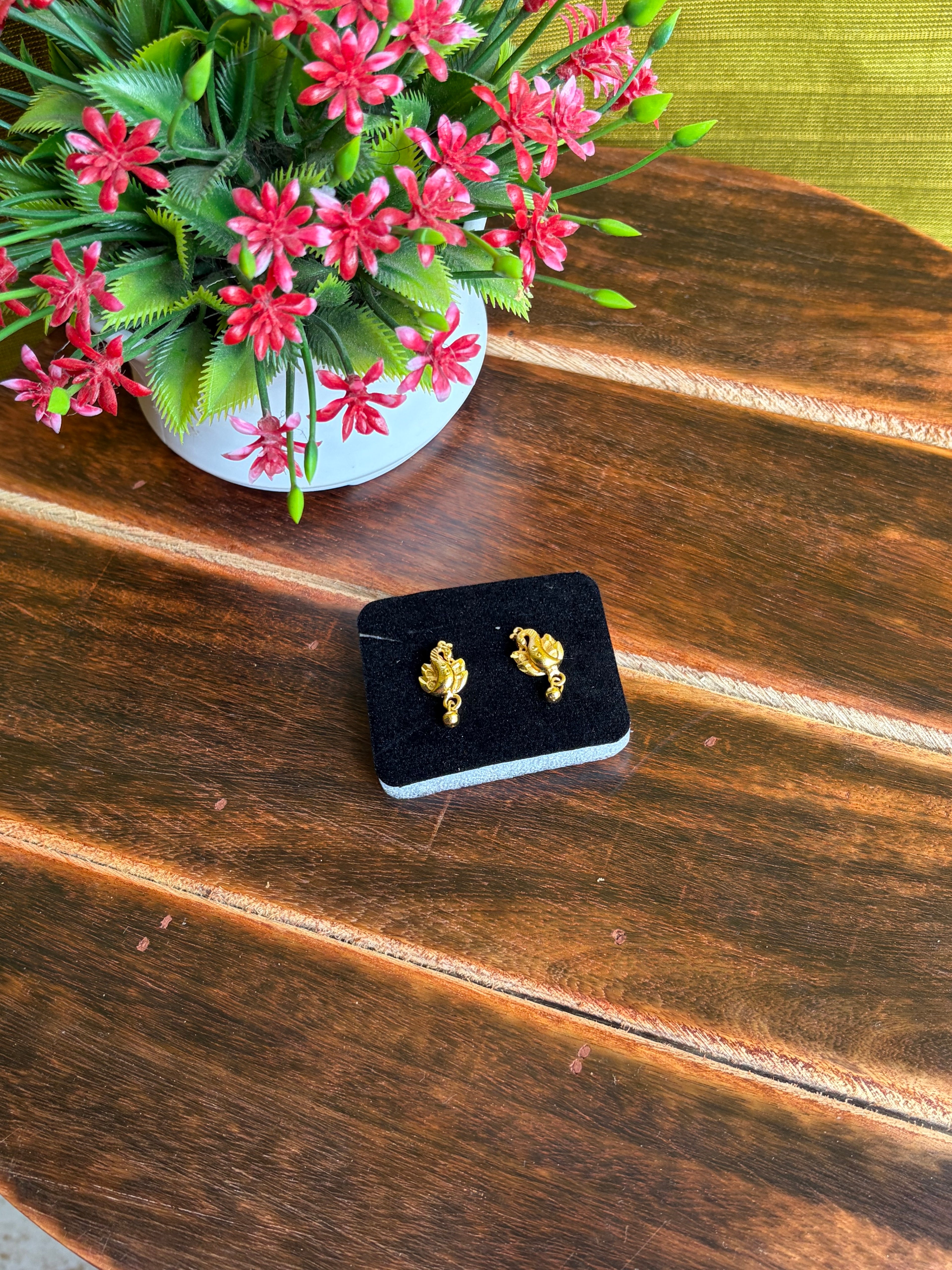 Golden Swan Drop Earrings – Lightweight Daily Wear