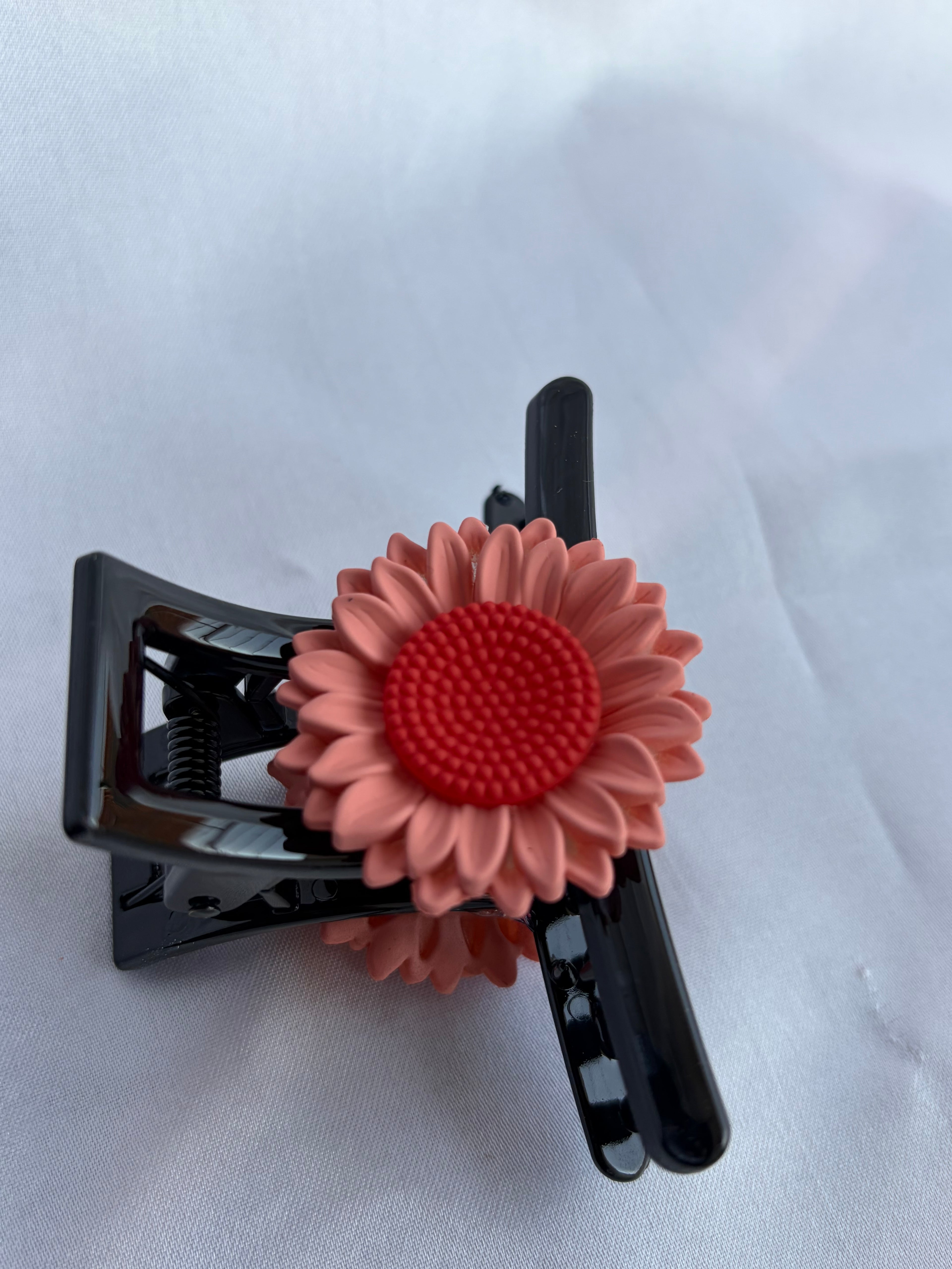 Ruby Bloom Daisy Hair Claw Clip