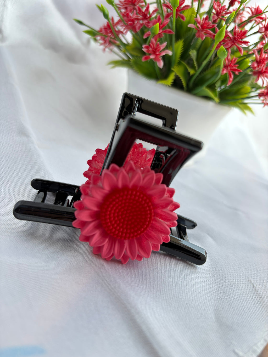 Ruby Bloom Daisy Hair Claw Clip