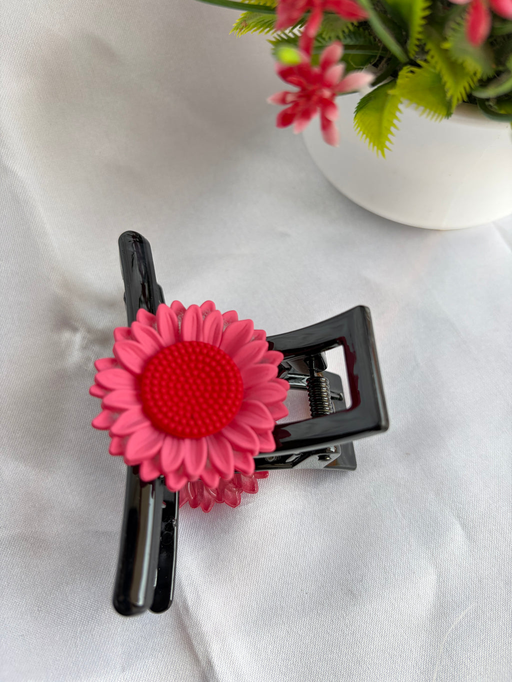 Ruby Bloom Daisy Hair Claw Clip