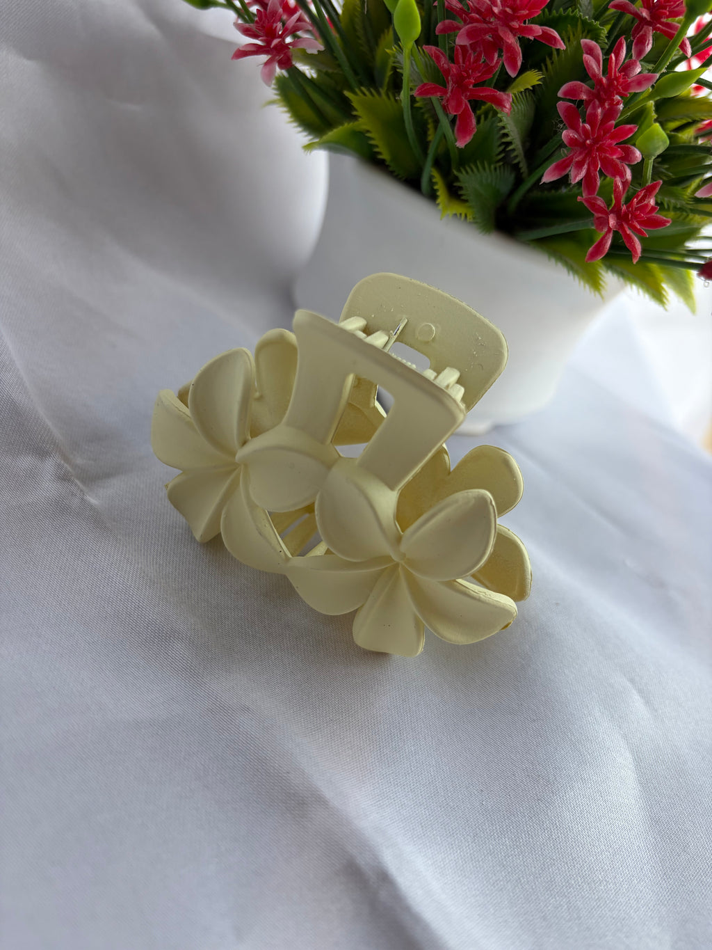 Ivory Bloom Hair Claw Clip