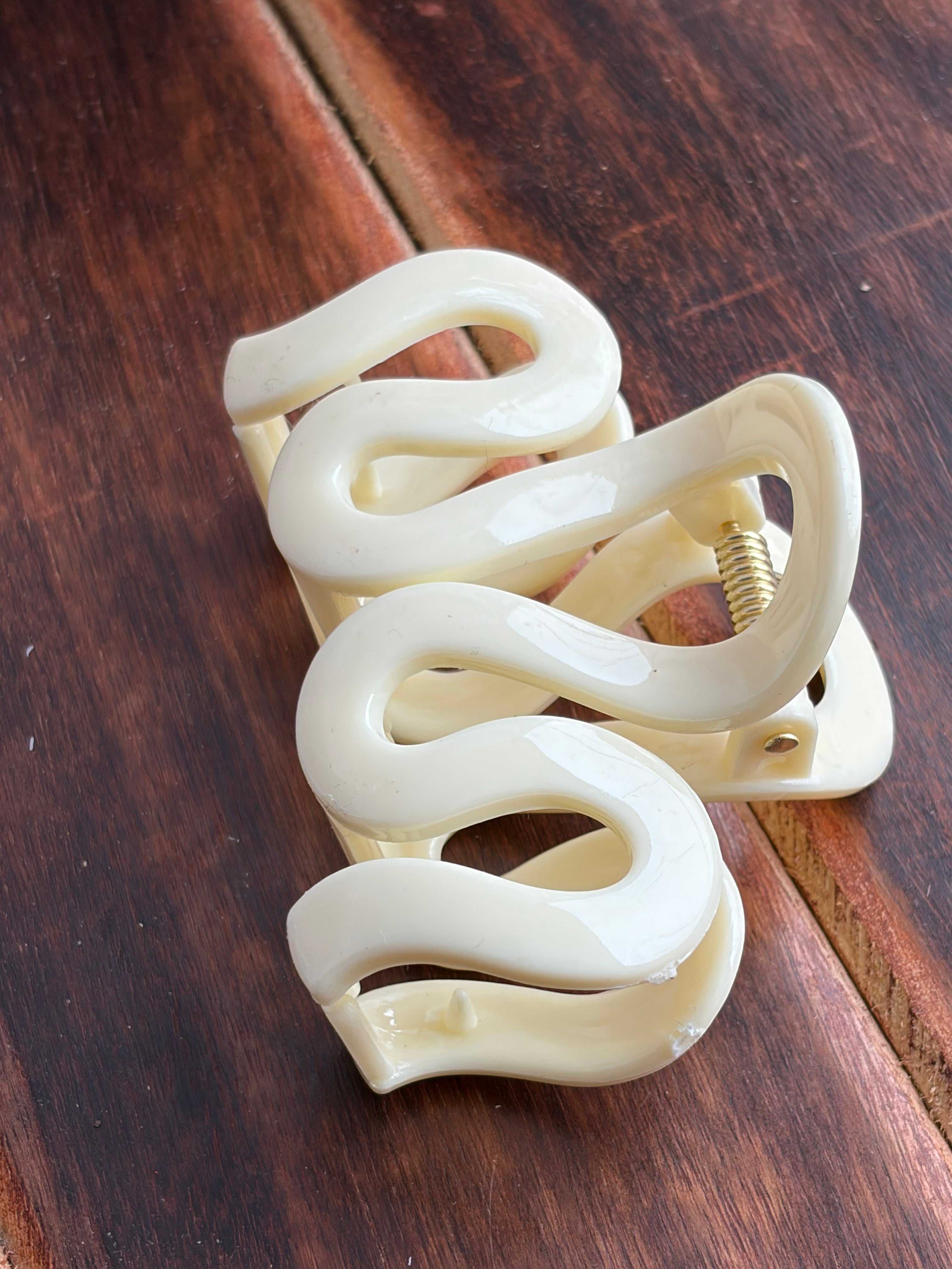 Elegant Cream Wave Claw Clip