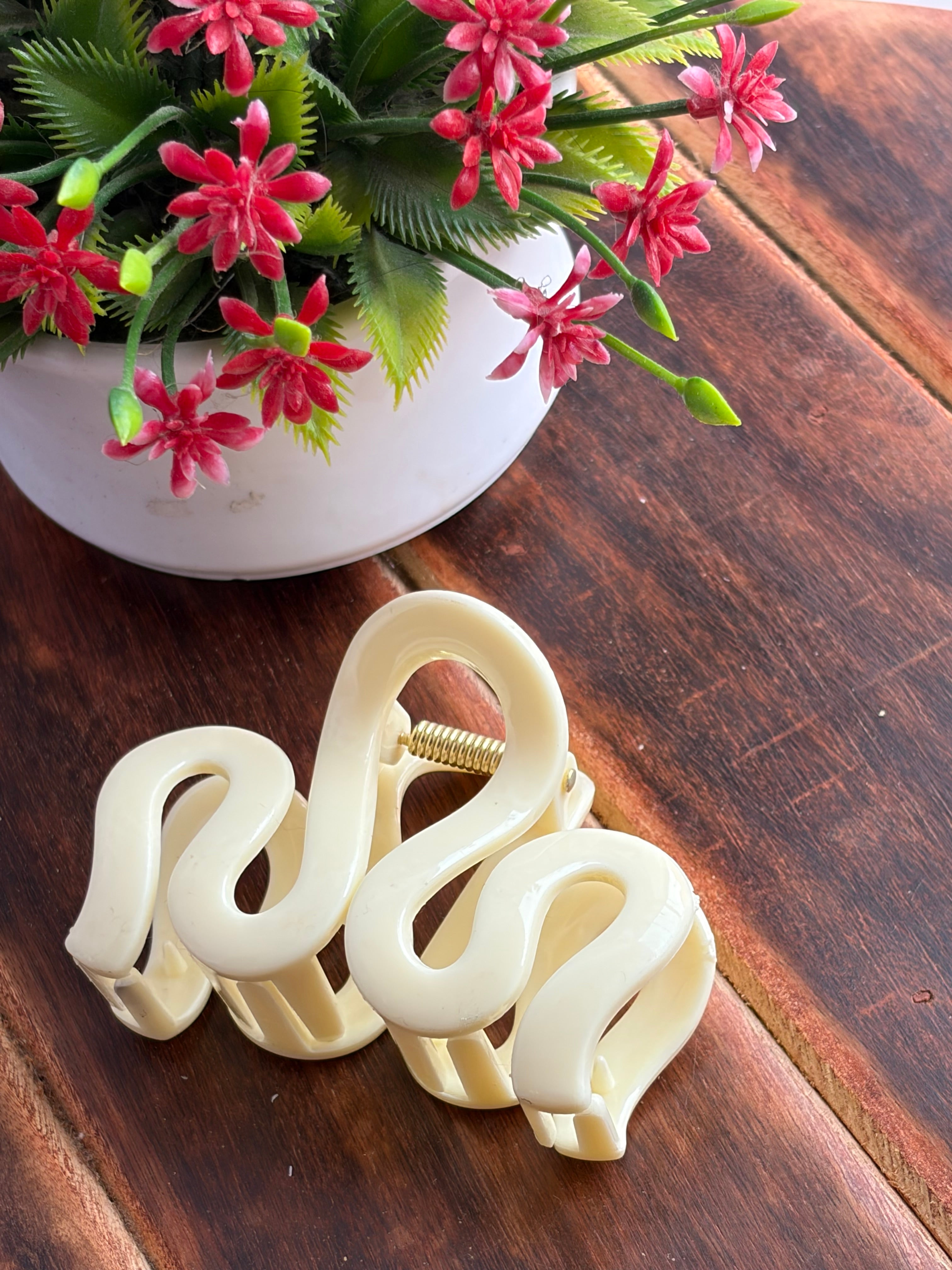 Elegant Cream Wave Claw Clip