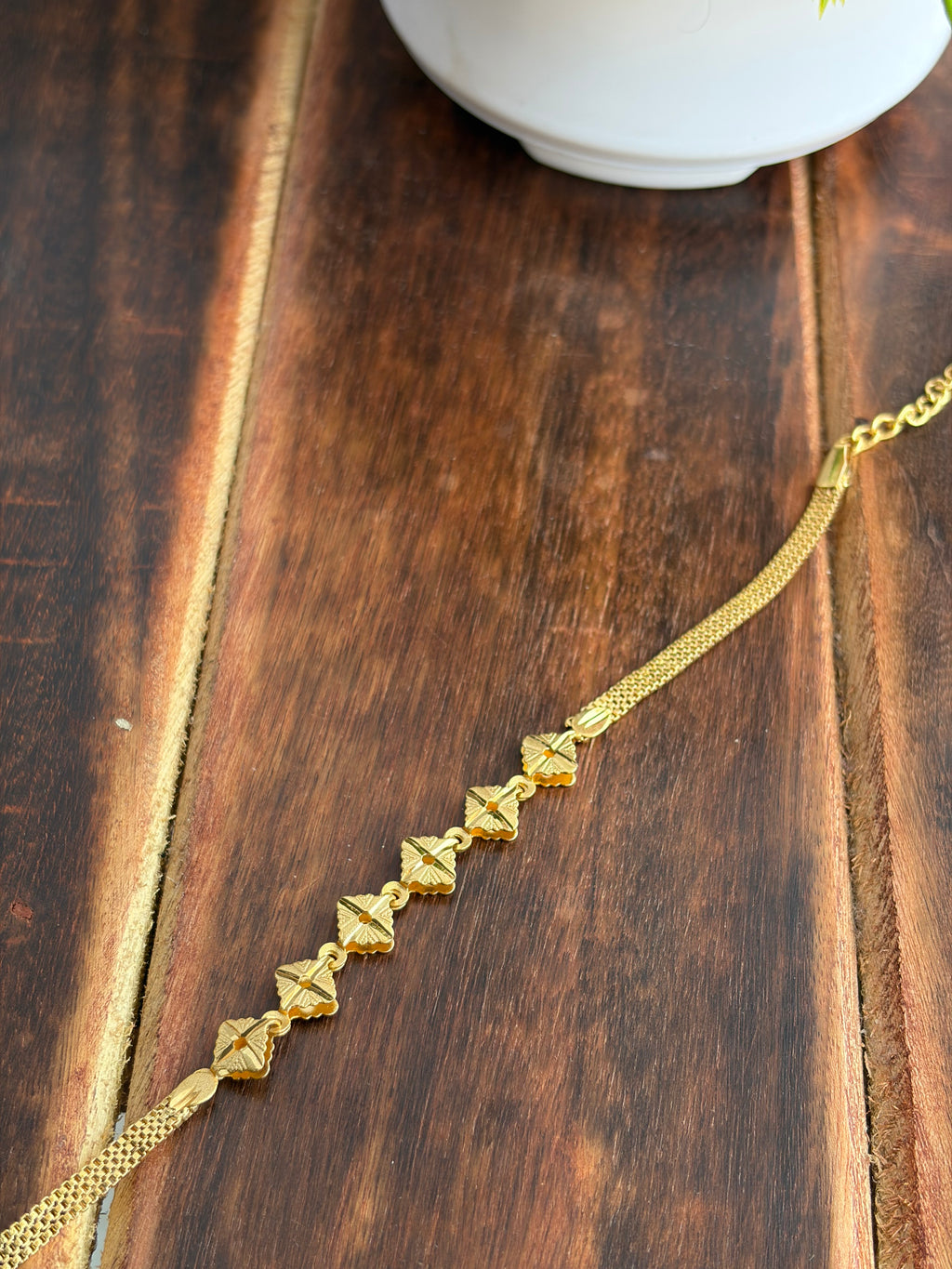 Dual Style Floral Mesh Gold Bracelet