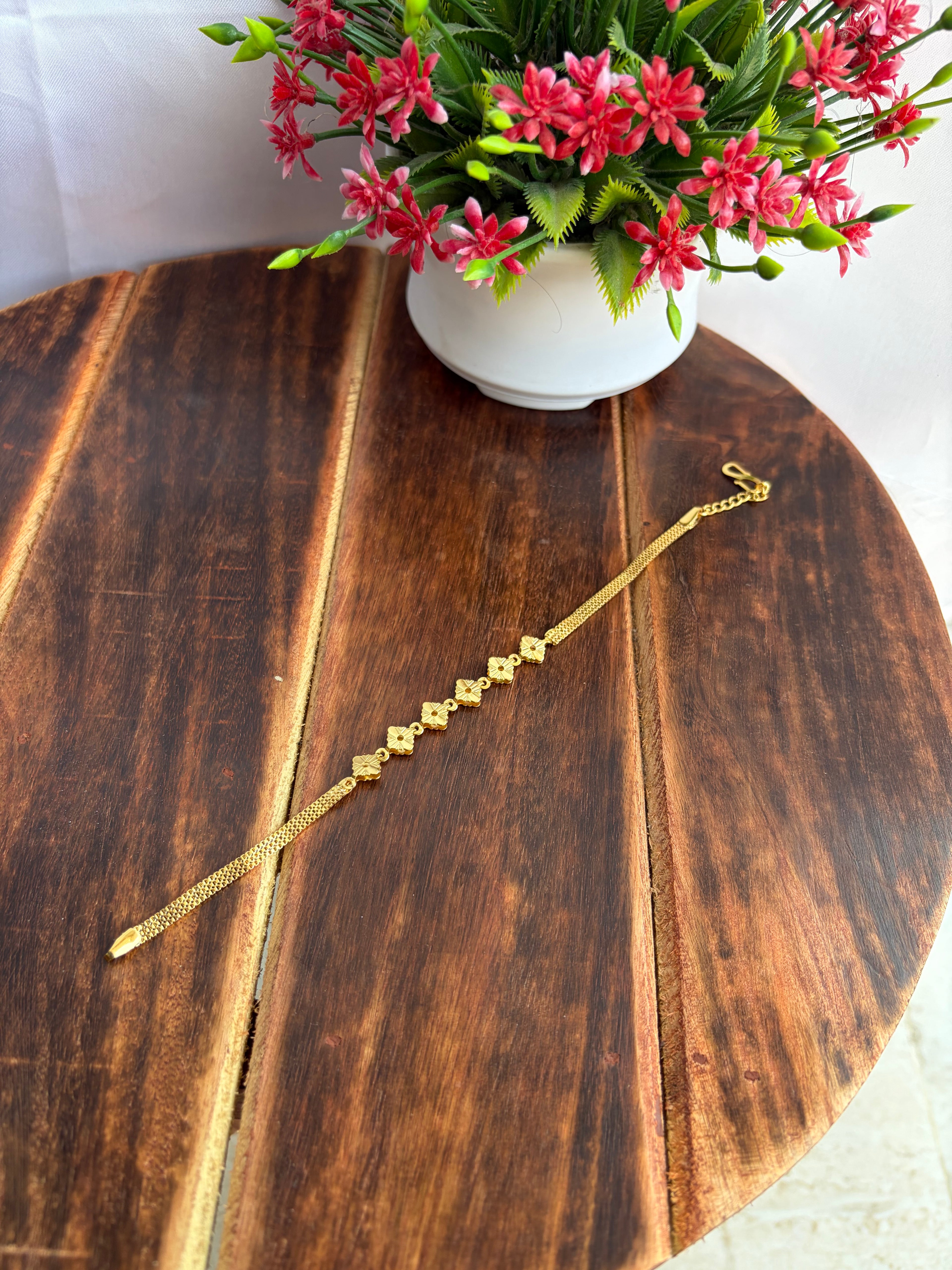 Dual Style Floral Mesh Gold Bracelet