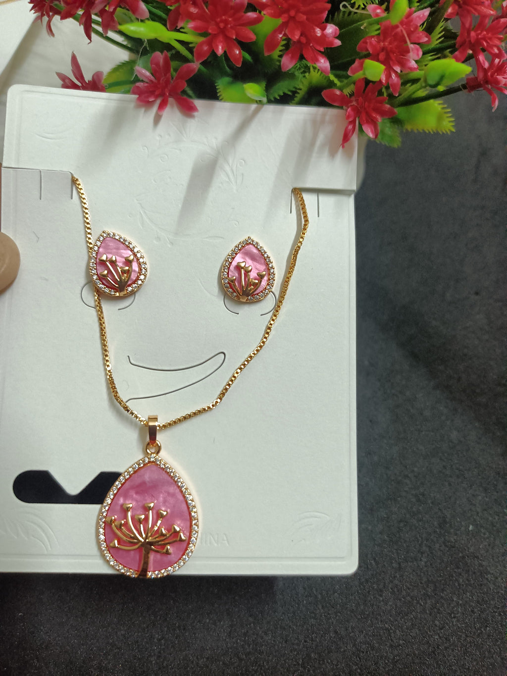 🌸 Rose Petal Elegance Necklace Set