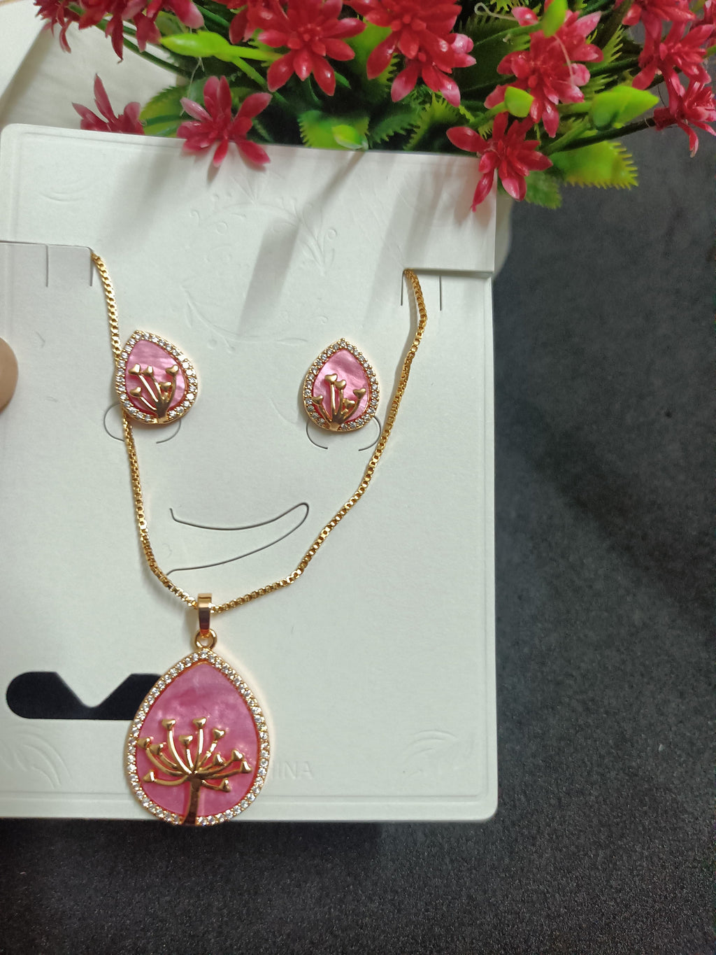 🌸 Rose Petal Elegance Necklace Set