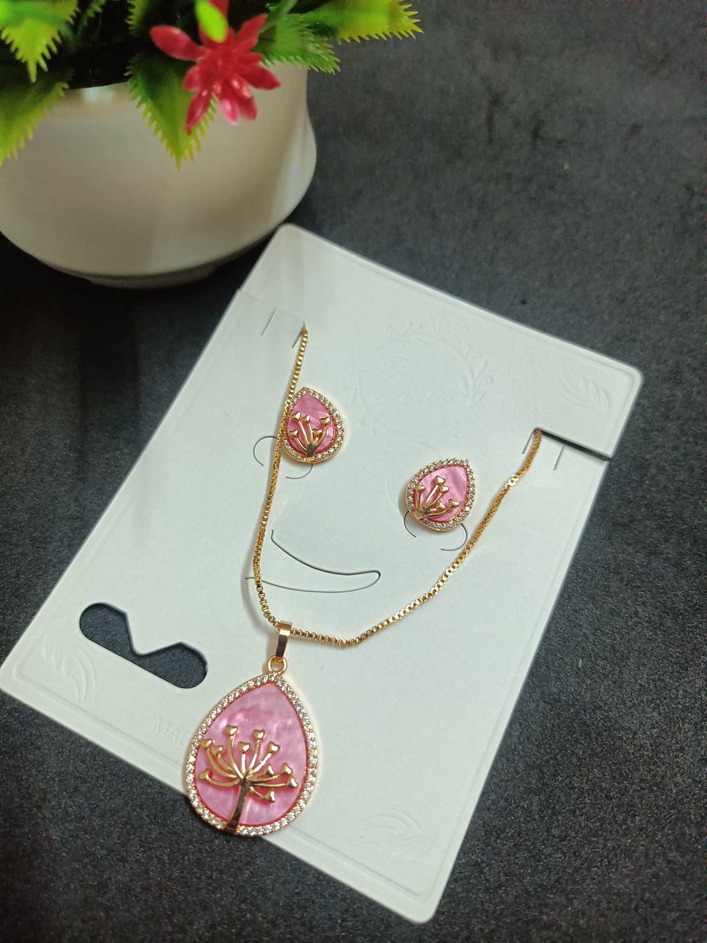 🌸 Rose Petal Elegance Necklace Set